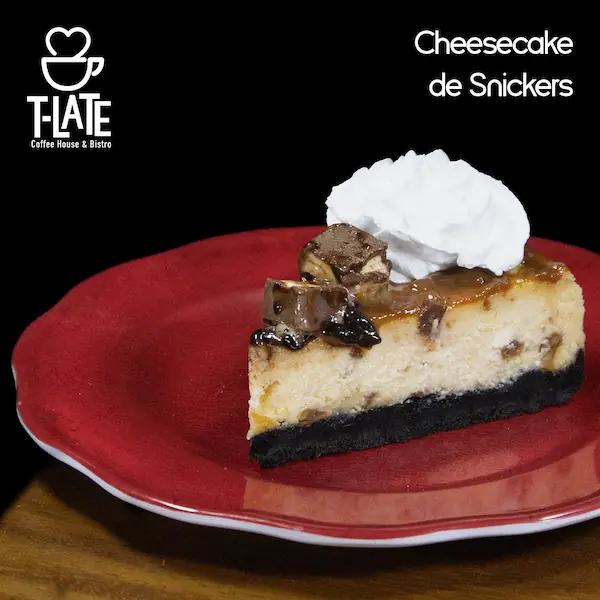 Porción Cheesecake de Snickers